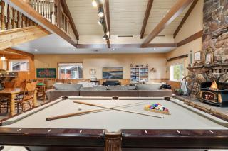 Bear Family Cabin - Stay together & play together! Foosball, billiards, hot tub, walk to lake! - Big Bear Lake - 7