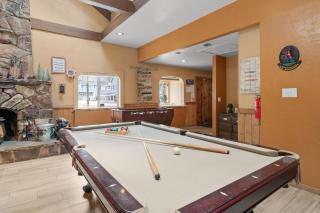 Bear Family Cabin - Stay together & play together! Foosball, billiards, hot tub, walk to lake! - 6