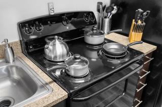 Urban King Loft Perfect for City Explorers - 2