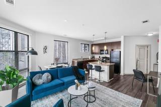 Urban Elegance and Stylish Two Bedroom Apt - 4