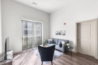 Urban Chic meets Comfort 2BR with Pool - 5