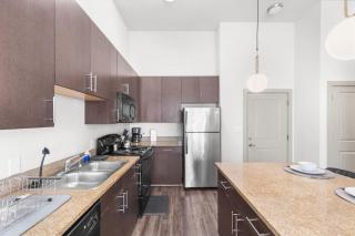 Urban Chic meets Comfort 2BR with Pool - 4