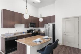 Urban Chic meets Comfort 2BR with Pool - 3