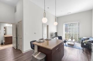 Urban Chic meets Comfort 2BR with Pool - 1