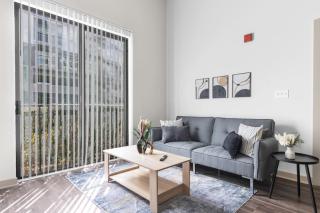 Urban Chic meets Comfort 2BR with Pool - 0