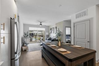 Trendy 3BR 2BA Urban Oasis - 9