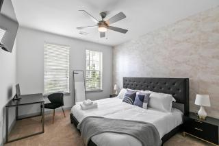 Trendy 3BR 2BA Urban Oasis - 6