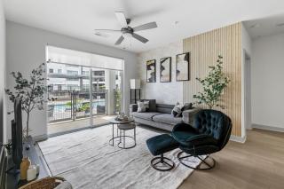 Trendy 3BR 2BA Urban Oasis - 8