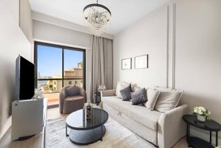 Sea View 2BR with Balcony Walk to JBR Beach with Pool & Gym - 9
