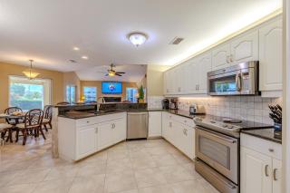 Villa Vittoria Stars Vacation Rentals - Cape Coral - 2