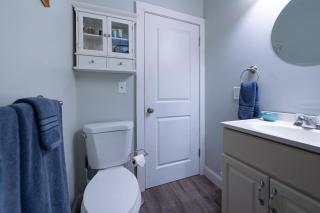 Dual patios, Free Laundry Service, College steps - Atchison - 5