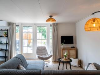 Lush holiday home with sauna and hot tub - Hattemerbroek - 9