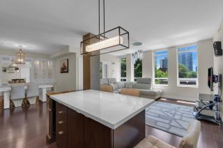 1560 sqft Elegant Condo at Downtown Hi-End Shopping & Dining Area - CN Tower View, Bidet, LockBox - 7