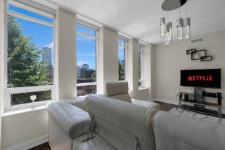 1560 sqft Elegant Condo at Downtown Hi-End Shopping & Dining Area - CN Tower View, Bidet, LockBox - 6