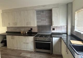 Entire Apartment in Eldoraigne, Centurion - 5