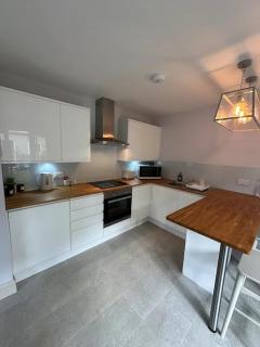 Modern Studio - Chesterton - 9