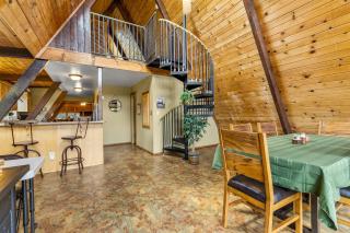 Rustic Mountain Chalet with Breathtaking Views - Flagstaff - 2
