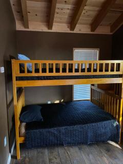 Torreys Getaway Cabin - 4