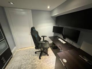 Leaside Rental with Great Backyard & Pool - 5