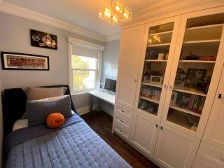 Leaside Rental with Great Backyard & Pool - 4