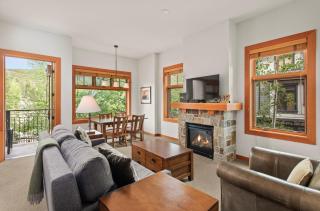 Foxtail Flat Capitol Peak's Coziest Corner Unit - 9