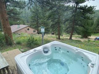 Rose Den - Romantic Mountain Cabin with Views! - 9