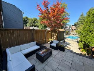 Leaside Rental with Great Backyard & Pool - 7