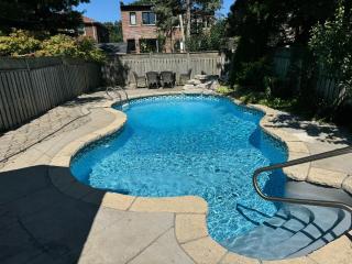 Leaside Rental with Great Backyard & Pool - 9