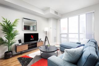 Perfect Condo Sleeps 4 Across from Cn Tower! - 3