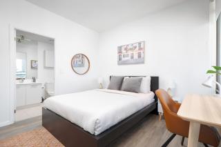 Huge 2BD 2BA with Sofa Bed and CN Tower VIew! - 8