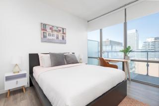 Huge 2BD 2BA with Sofa Bed and CN Tower VIew! - 2