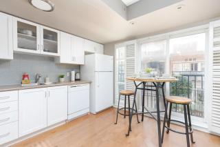 Liberty Village Home 5 mins to Lakeshore! - 2