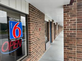 Motel 6 Fancy Gap Virginia - 4