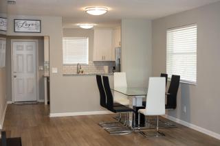 Cozy and Modern Vacation Home - 4