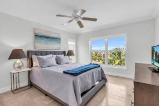 Beachfront Luxury Living on Vanderbilt Beach - 8