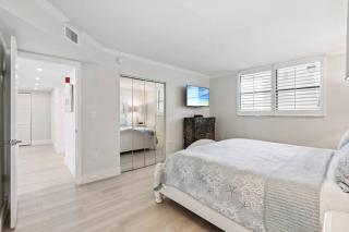 Beachfront High-Rise! Book Today - Naples - 9