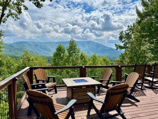 Breathtaking 5-Bedroom Getaway with game room, hot tub, and theatre room - Pigeon Forge - 9