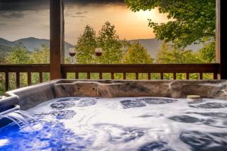 Breathtaking 5-Bedroom Getaway with game room, hot tub, and theatre room - Pigeon Forge - 8