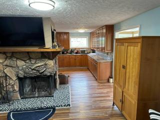 Bear Mountain View 4BR Home- 25 Min Outside City-Superhost abnb 5 star property - Eagle River - 9