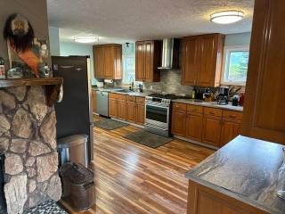 Bear Mountain View 4BR Home- 25 Min Outside City-Superhost abnb 5 star property - Eagle River - 3