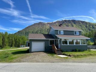 Bear Mountain View 4BR Home- 25 Min Outside City-Superhost abnb 5 star property - Eagle River - 7