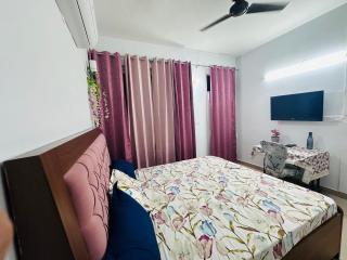 Bright Airy Homestay- Mohali 4516 C, MIG Super Flats - Sohāna - 1