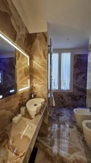 Vanity House - 5