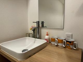 Good location, convenient transportation Nipponbashi Station 4 minutes Dotonbori 6 minutes Kuromon Market 8 minutes Double bed o10 - 4