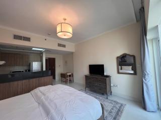 Stylish Studio with Balcony in Downtown Dubai - Dubai - 7