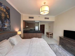 Stylish Studio with Balcony in Downtown Dubai - Dubai - 5