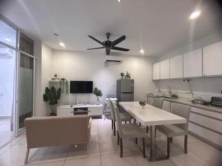 City View & Sea View Mansion One Gleneagles Gurney Komtar George Town by Cozy Cottage Haven - George Town - 0