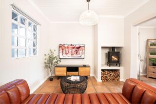 Avemore Winelands Home - wood fired hottub and full power back up - 8