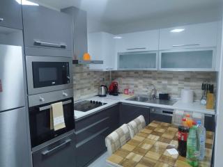 Skopje Sky City 25th & 33th Floor Apartments with Pool & Spa & Fitness & Parking Including in Price - 5