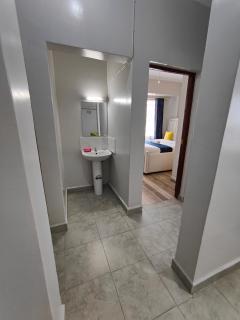 Tejj Home - Lake View Estate - 7
